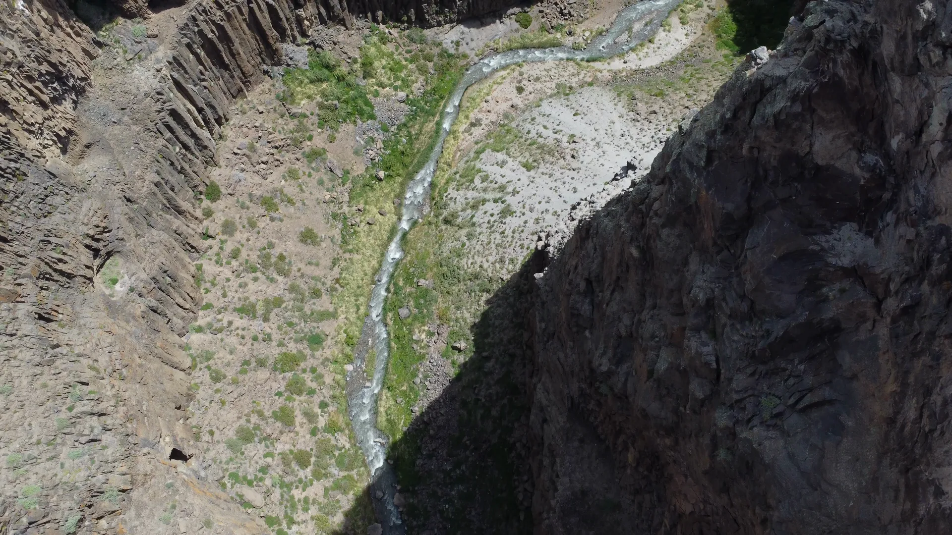 Vista cenital del cañón desde los miradores de Atreuco y Covunco