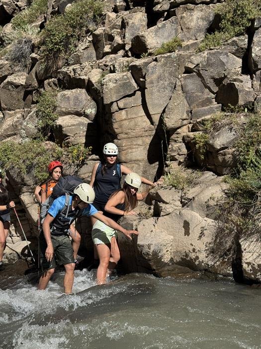 Trekking por dentro del arroyo Covunco
