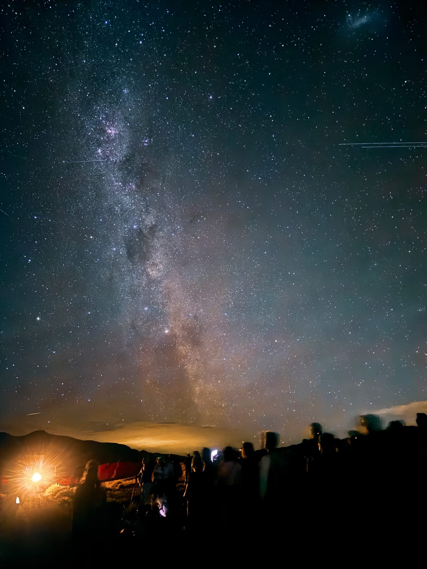 Cielo estrellado y fogón durante la experiencia Primitivos